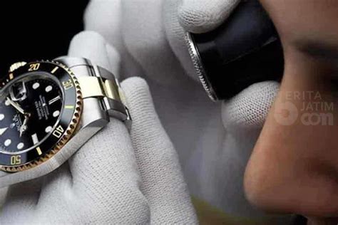 gambar jam rolex palsu|perbedaan antar rolex dan palsu.